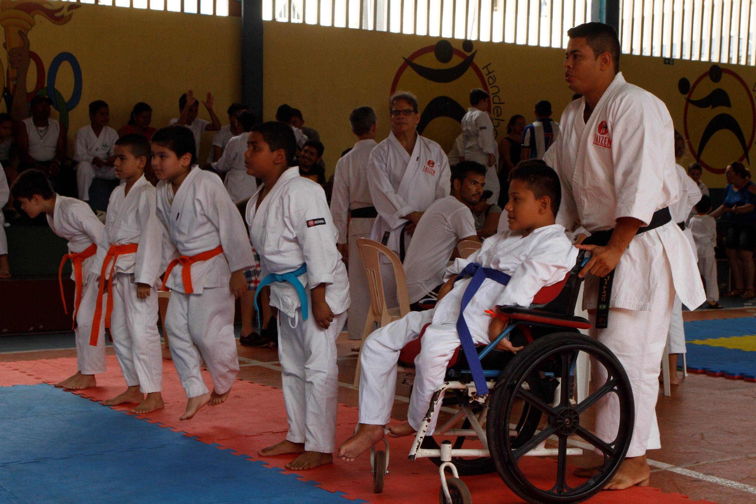 Alunos da Funbosque participam de torneio de Karatê