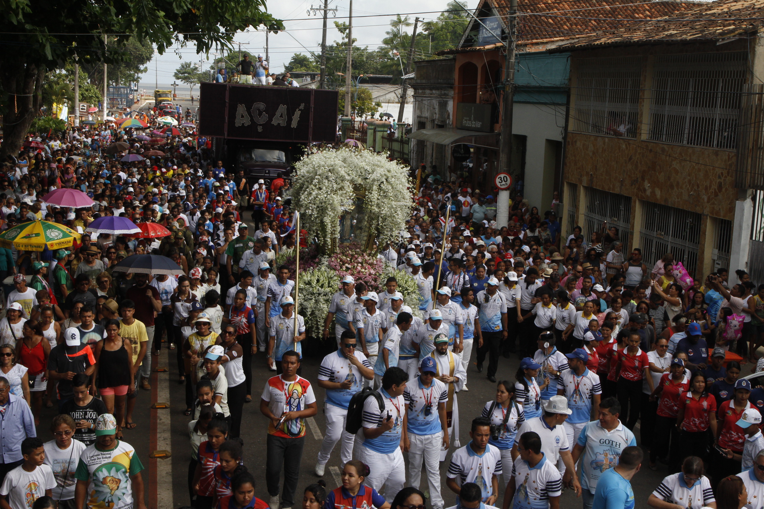 Círio de Icoaraci atrai 150 mil pessoas para homenagear Nossa Senhora das Graças