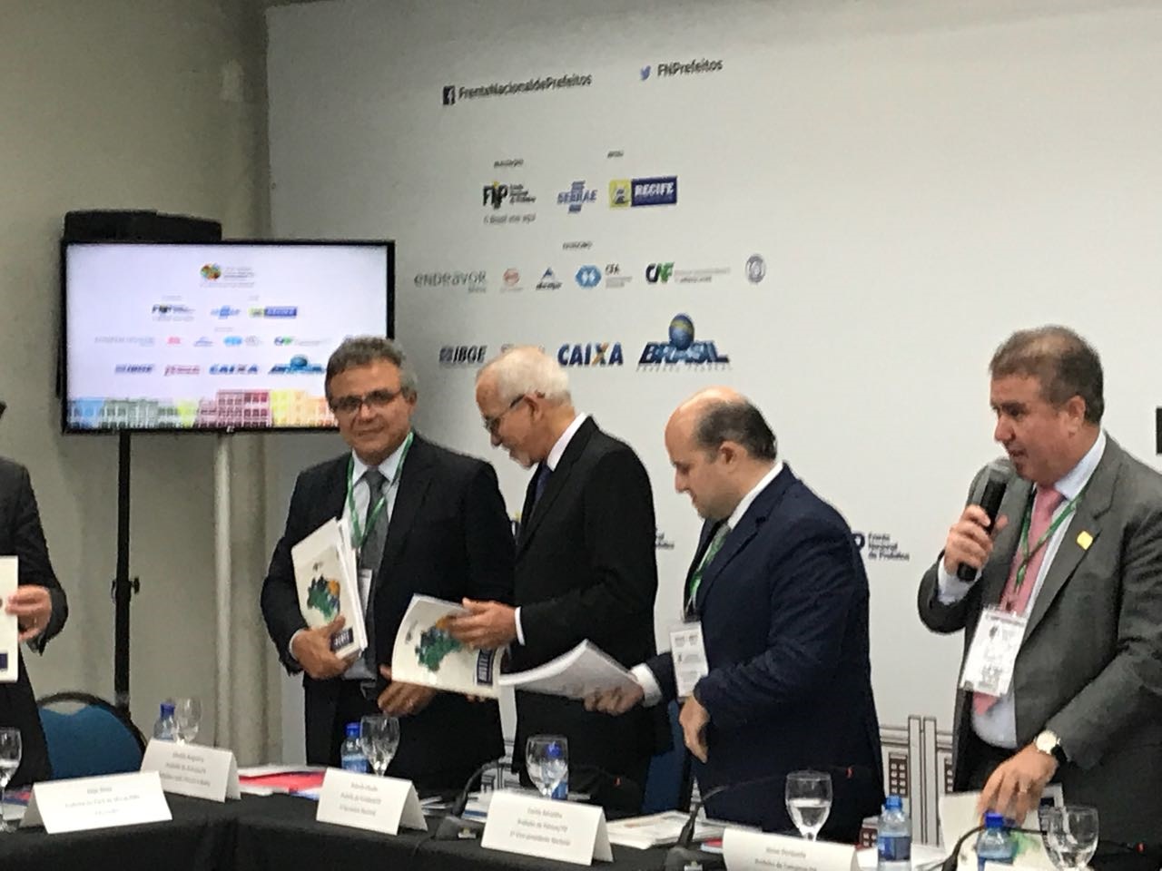 Prefeitura de Belém participa de reunião da Frente Nacional de Prefeitos em Recife