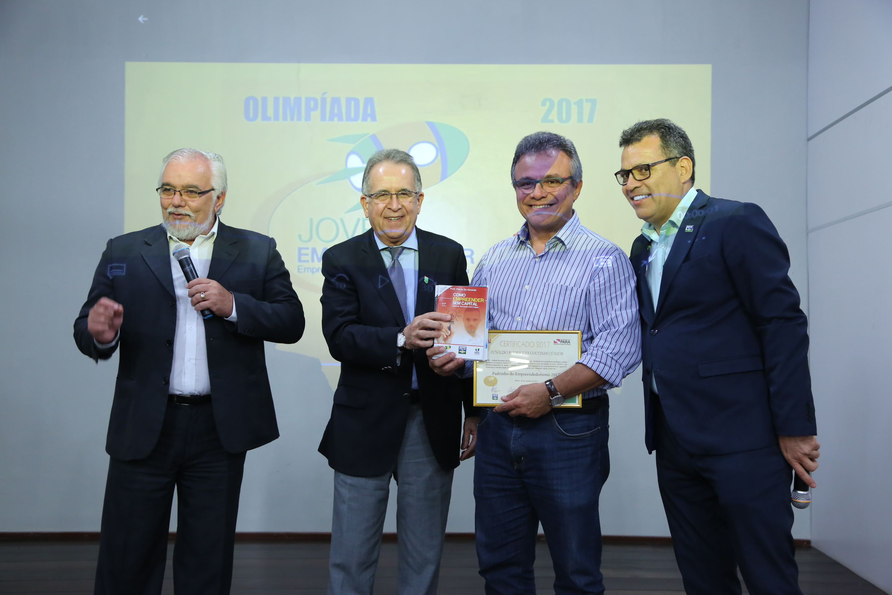 Prefeito Zenaldo Coutinho debate soluções para o Comércio de Belém